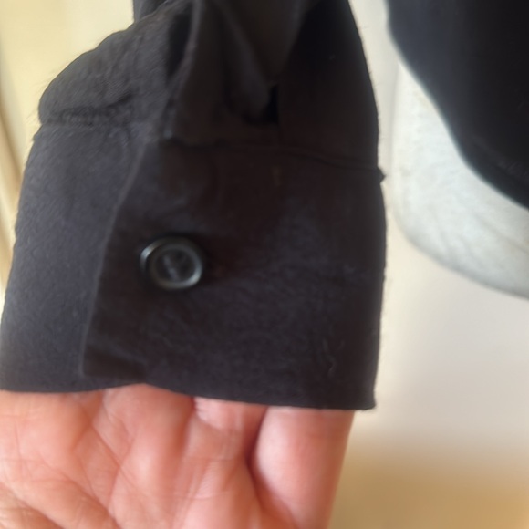 💕Lord & Taylor Classic Black Button-Up Blouse M VGUC - Picture 3 of 10